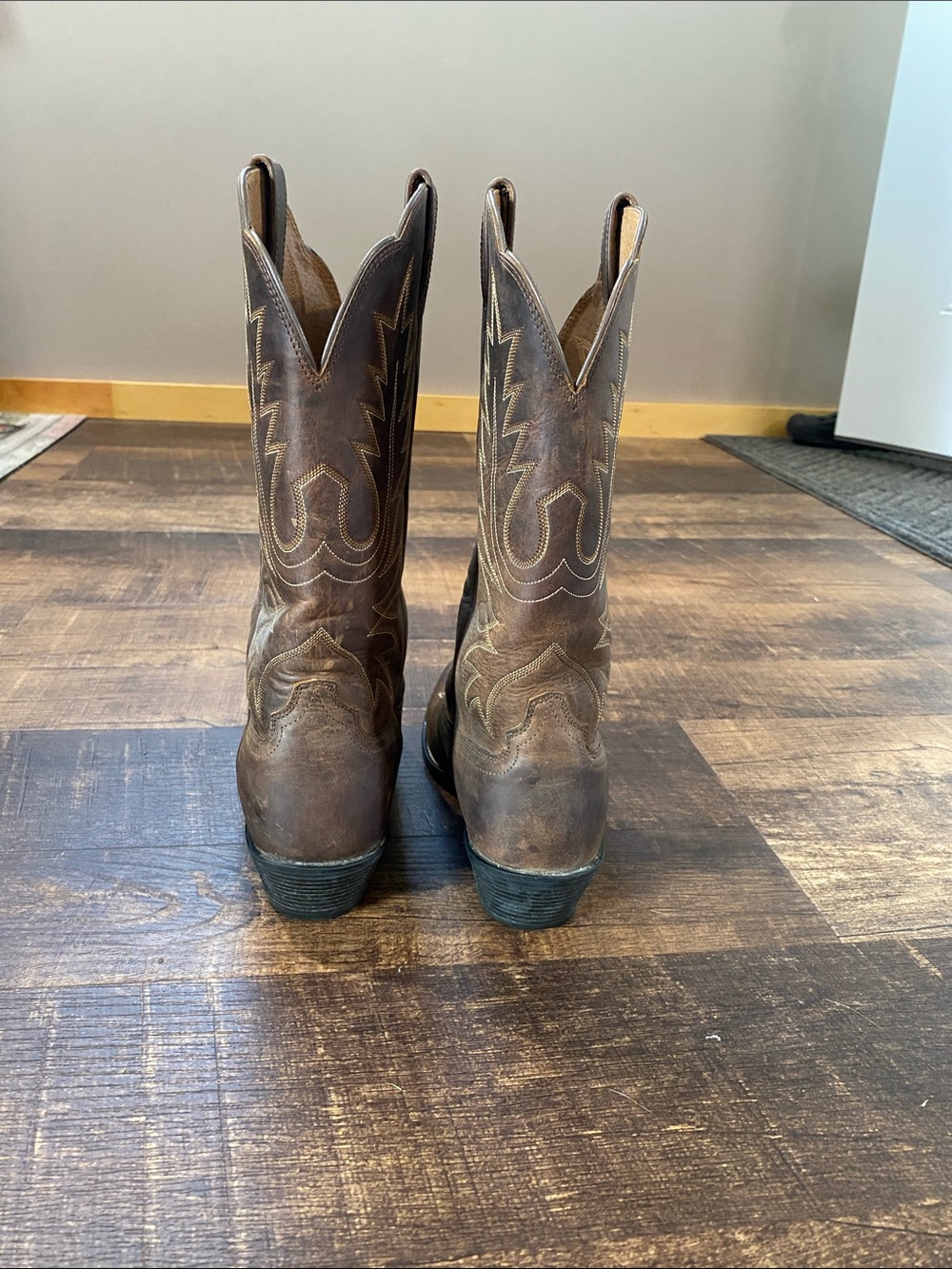 Ariat Distressed Brown Leather Western Boots with Stitch Detailing - Picture 5 of 9